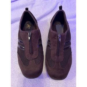 ATHLETECH~BROWN SLIP ON SNEAKERS~8.5